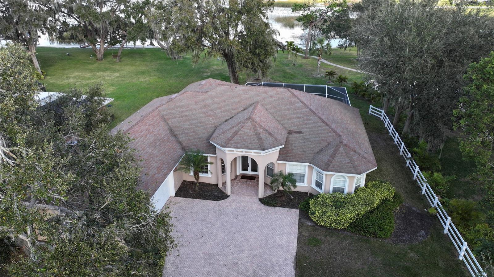 1006 W LAKE HAMILTON DR