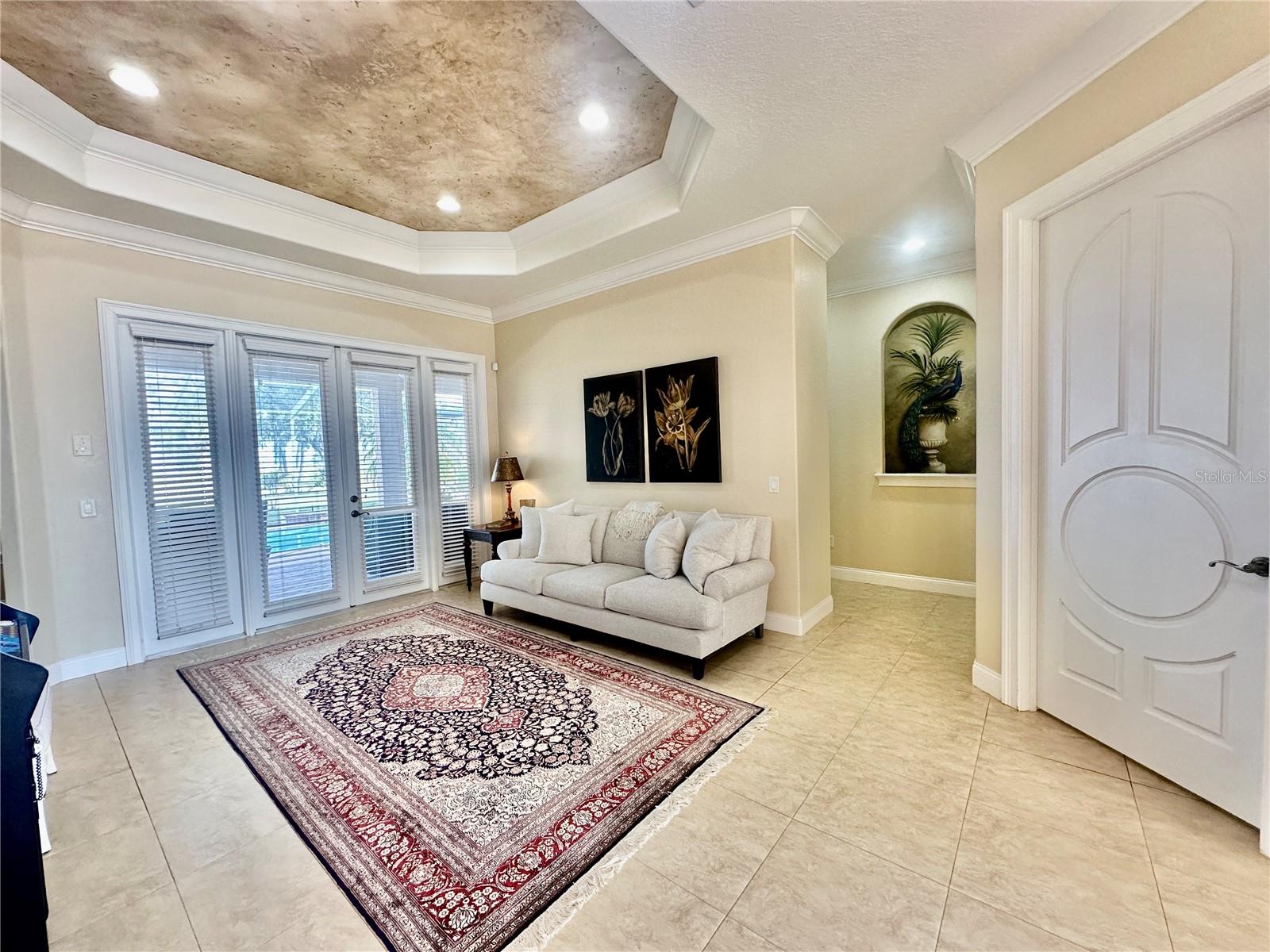 1006 W LAKE HAMILTON DR