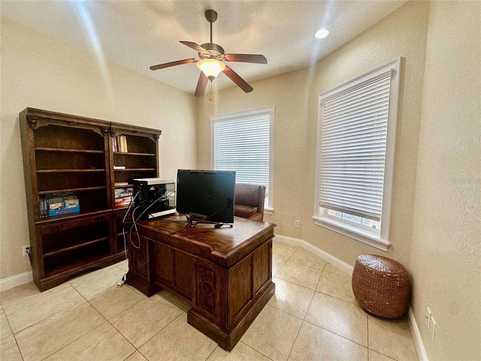 1006 W LAKE HAMILTON DR