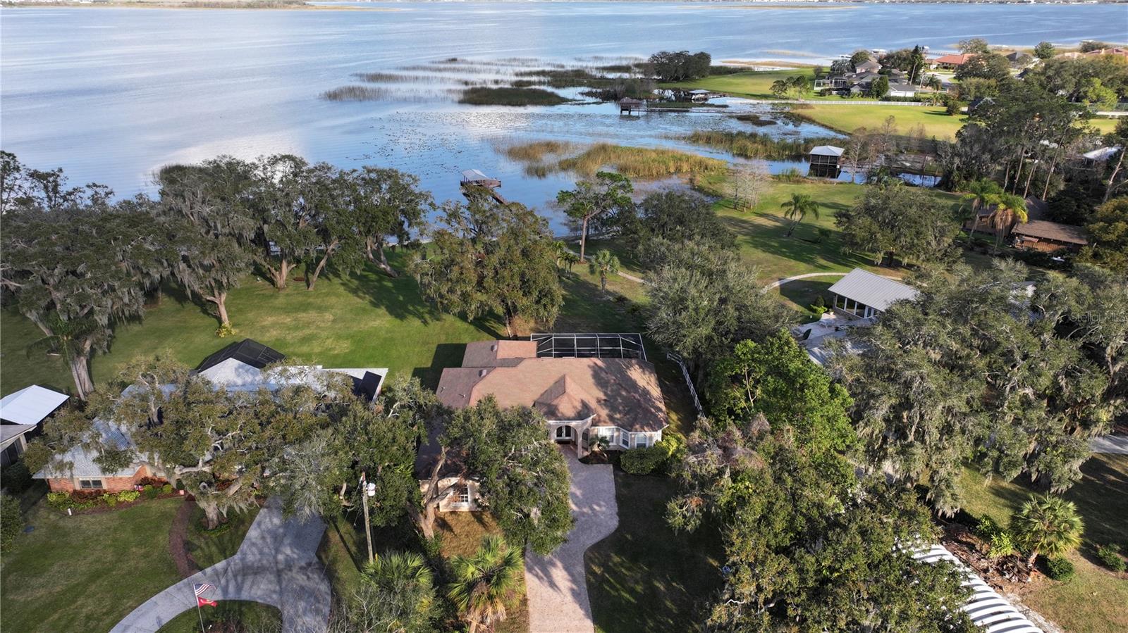 1006 W LAKE HAMILTON DR