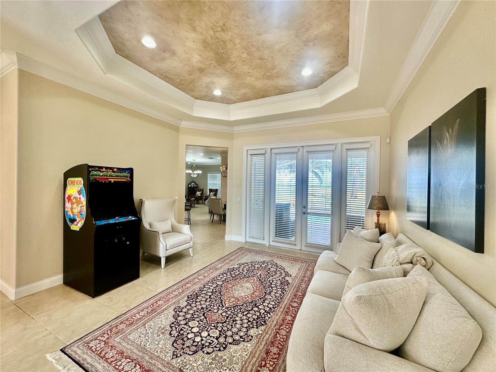 1006 W LAKE HAMILTON DR