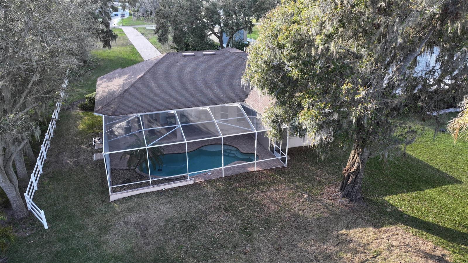 1006 W LAKE HAMILTON DR