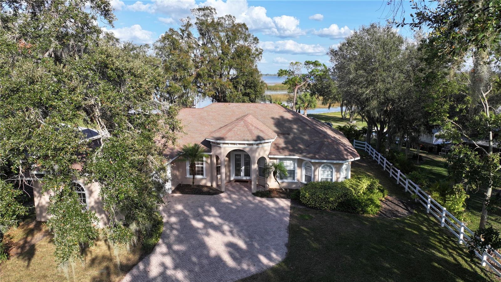 1006 W LAKE HAMILTON DR