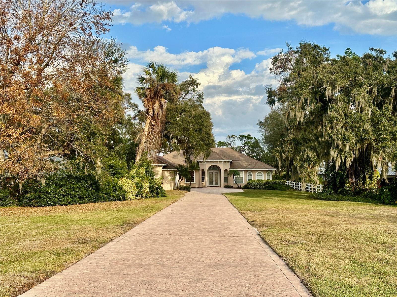 1006 W LAKE HAMILTON DR