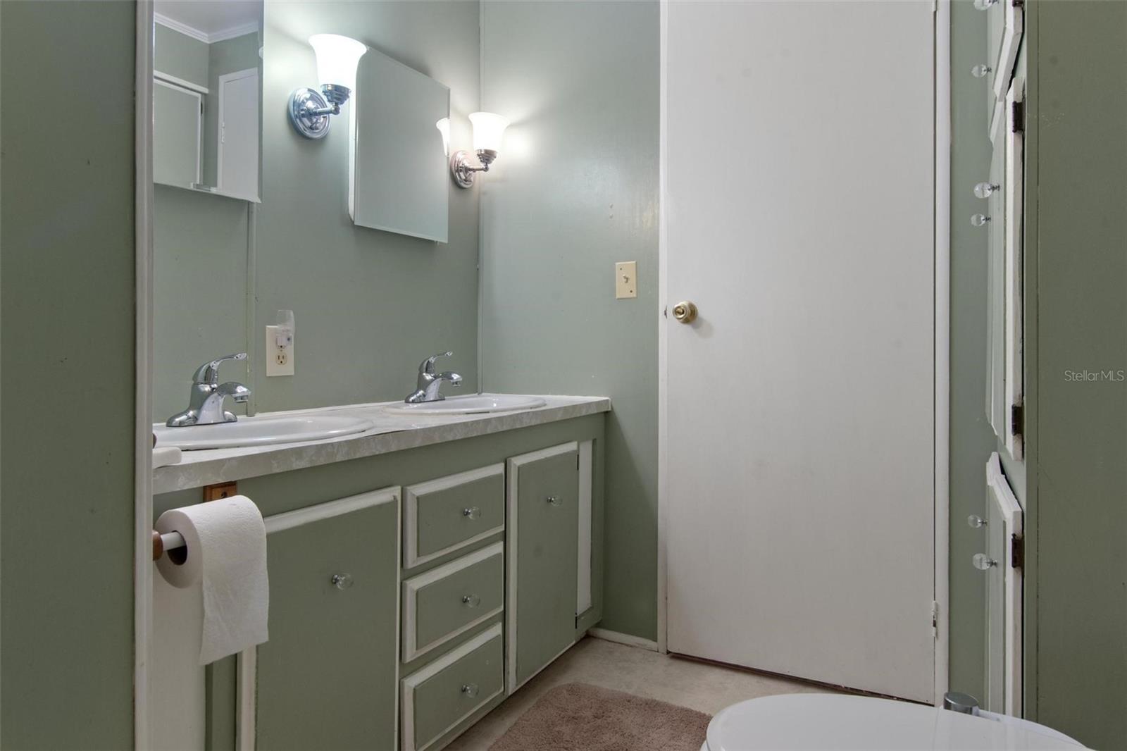 1610 REYNOLDS RD #242