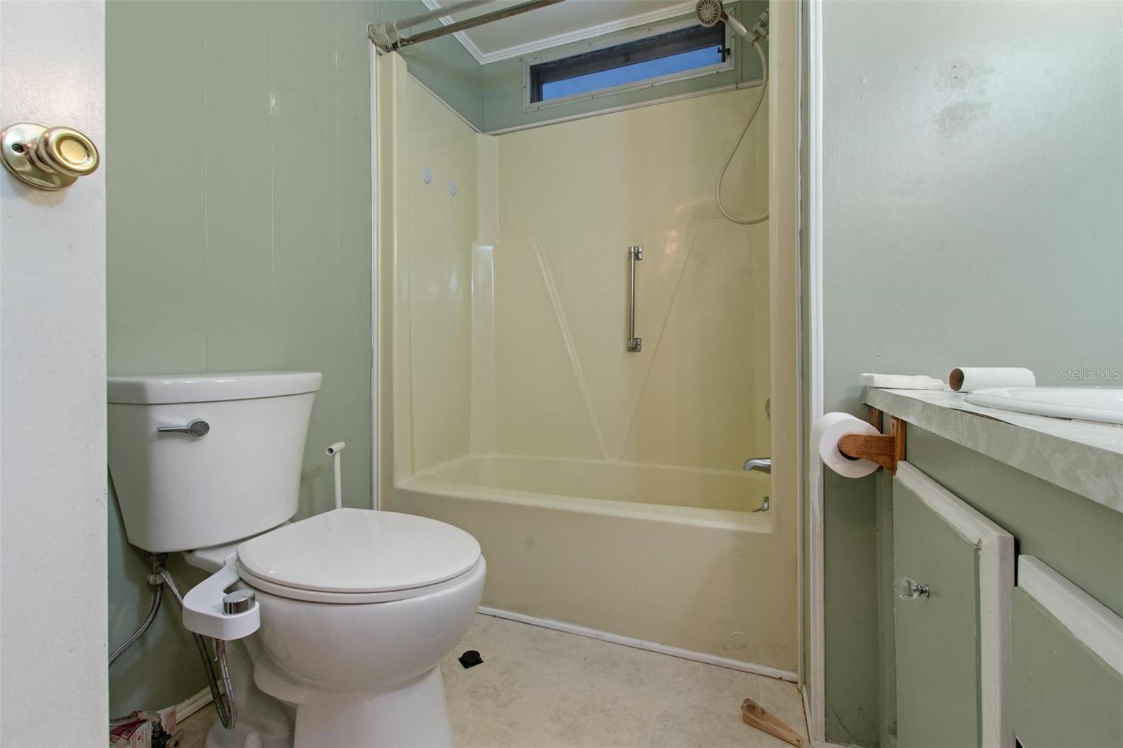 1610 REYNOLDS RD #242