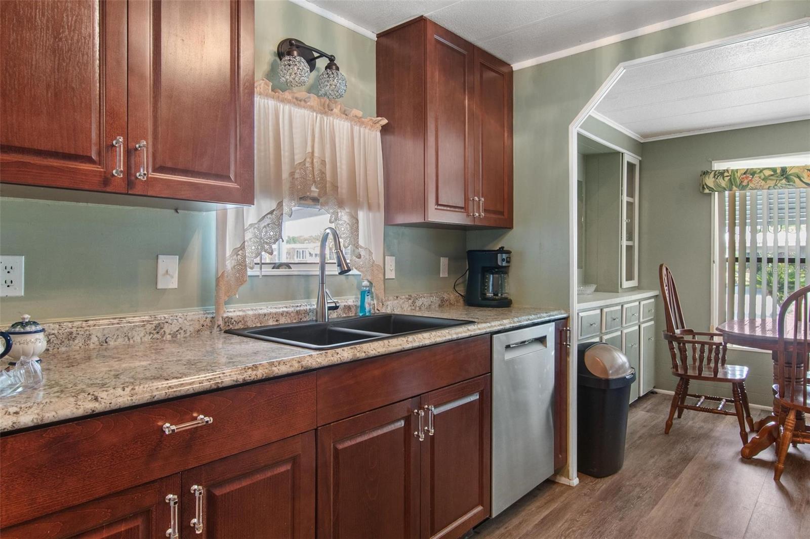 1610 REYNOLDS RD #242