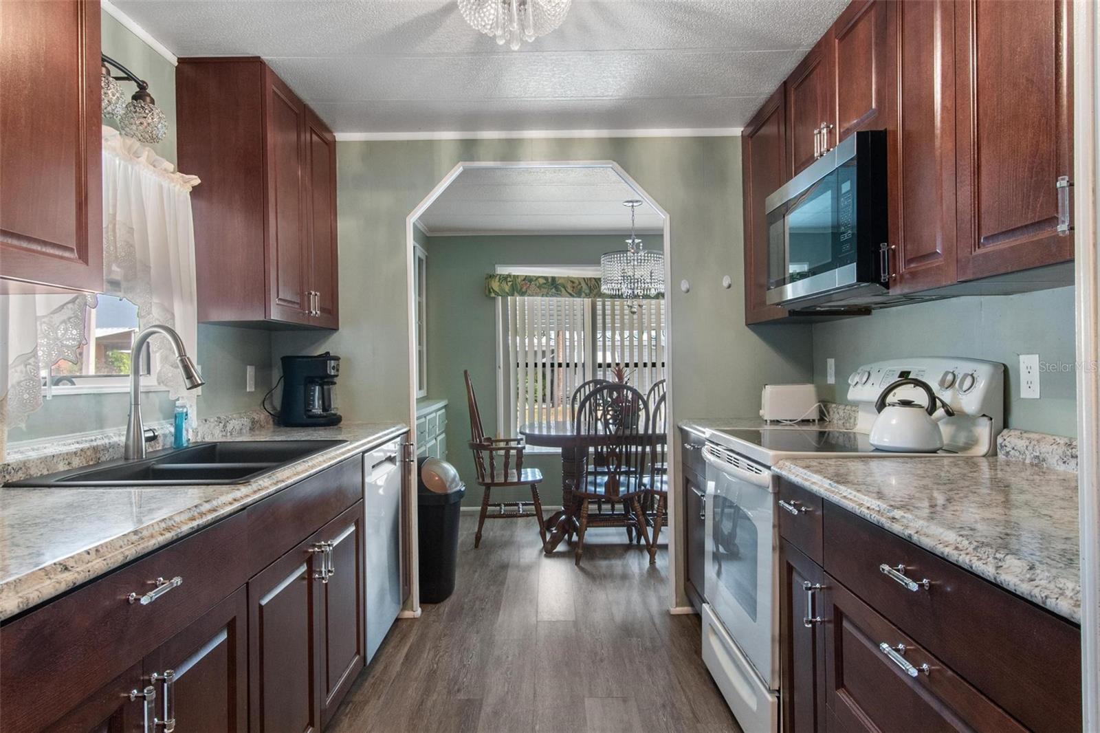 1610 REYNOLDS RD #242