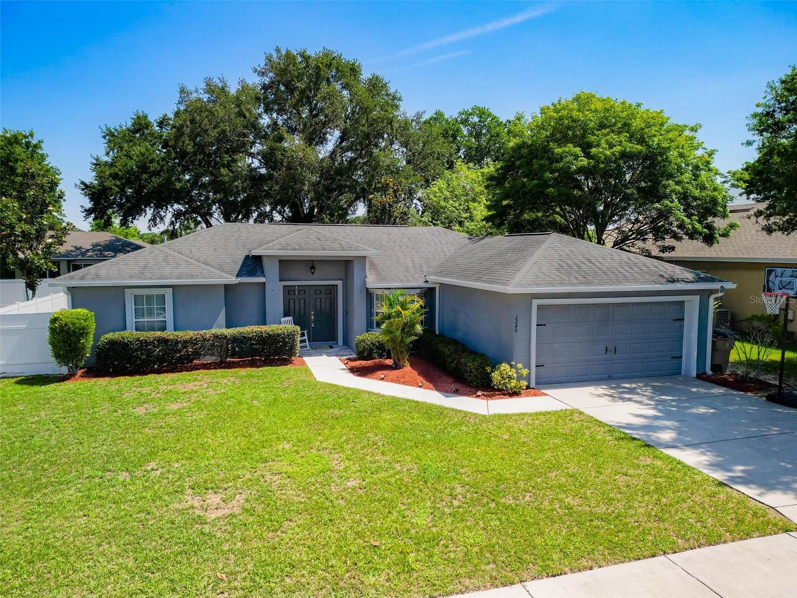 2240 COUNTRY MANOR ST