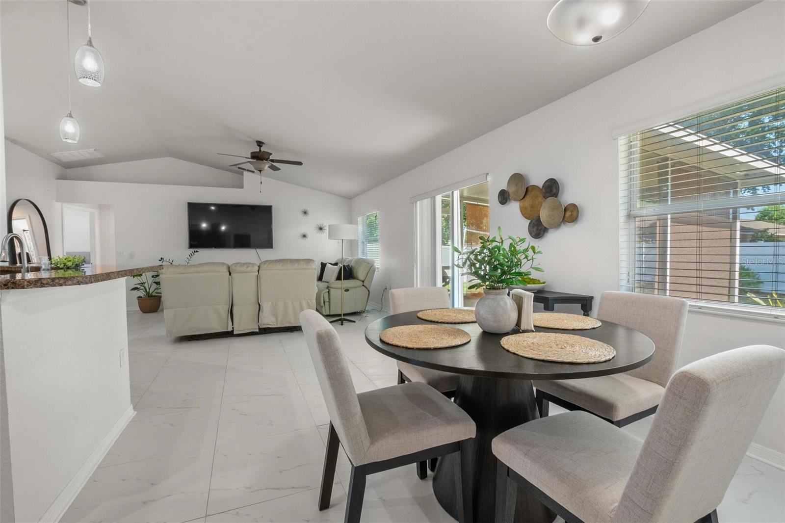 2240 COUNTRY MANOR ST