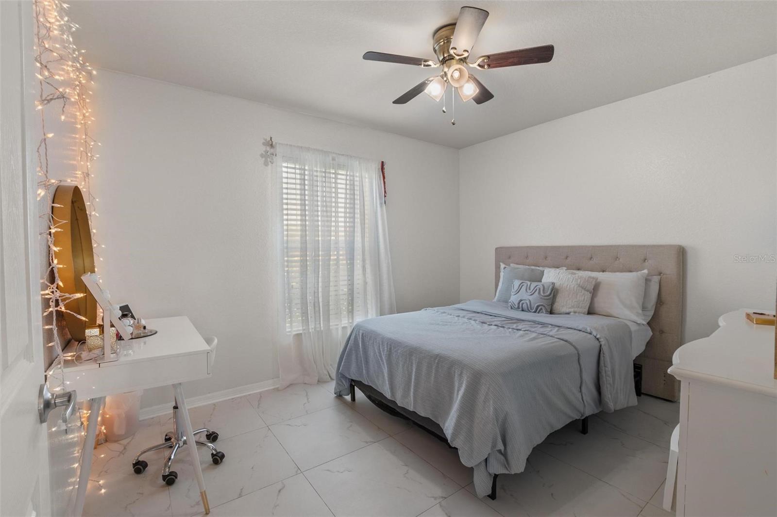 2240 COUNTRY MANOR ST