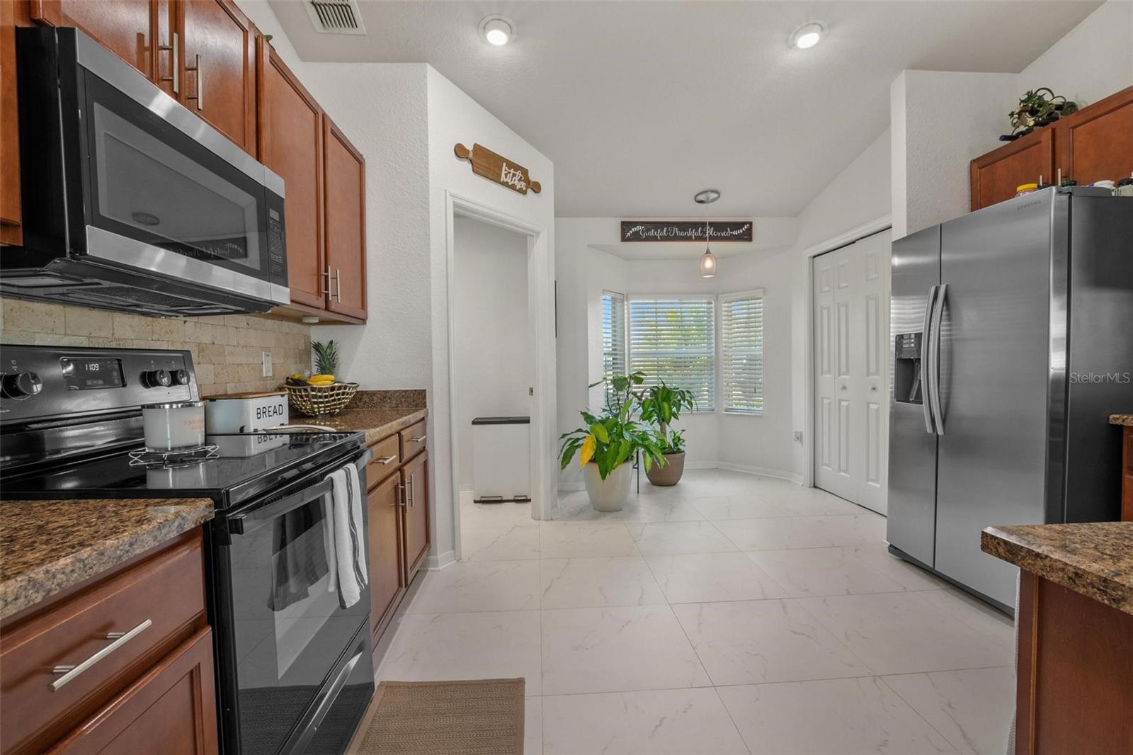 2240 COUNTRY MANOR ST