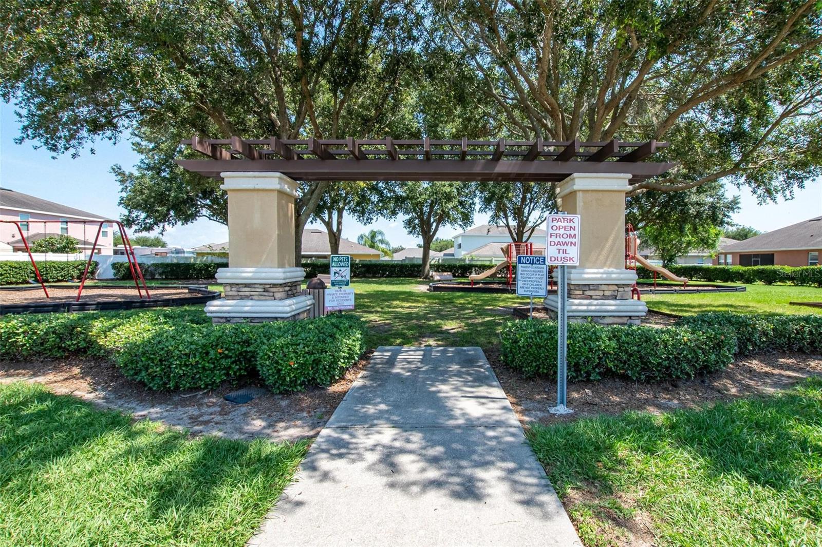 2240 COUNTRY MANOR ST