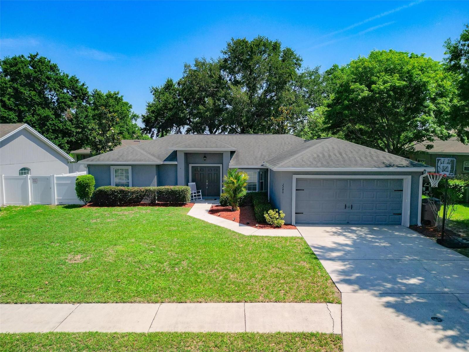 2240 COUNTRY MANOR ST