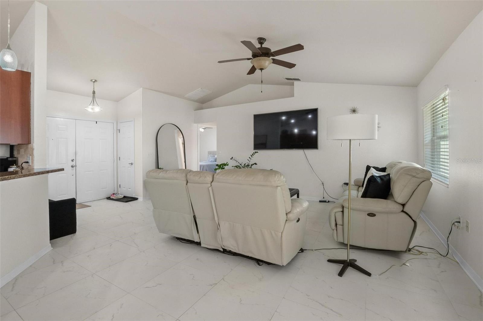 2240 COUNTRY MANOR ST