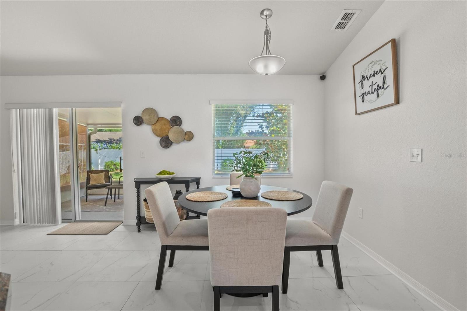 2240 COUNTRY MANOR ST