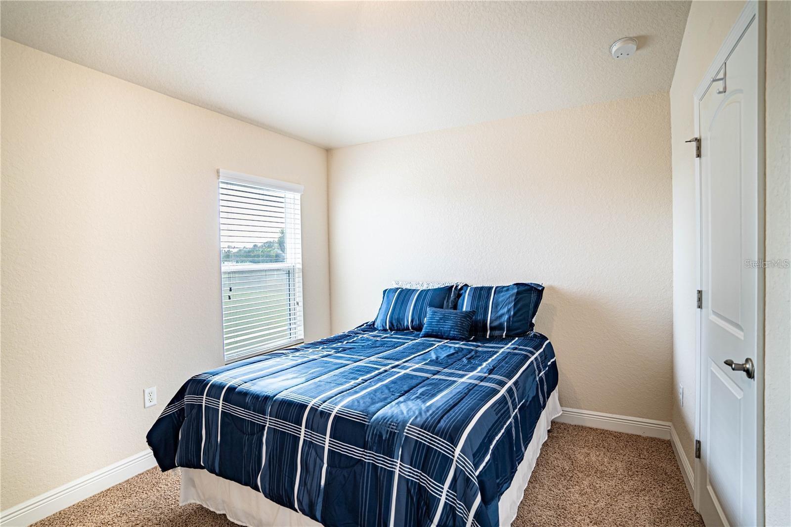 4023 ISLAND LAKES DR