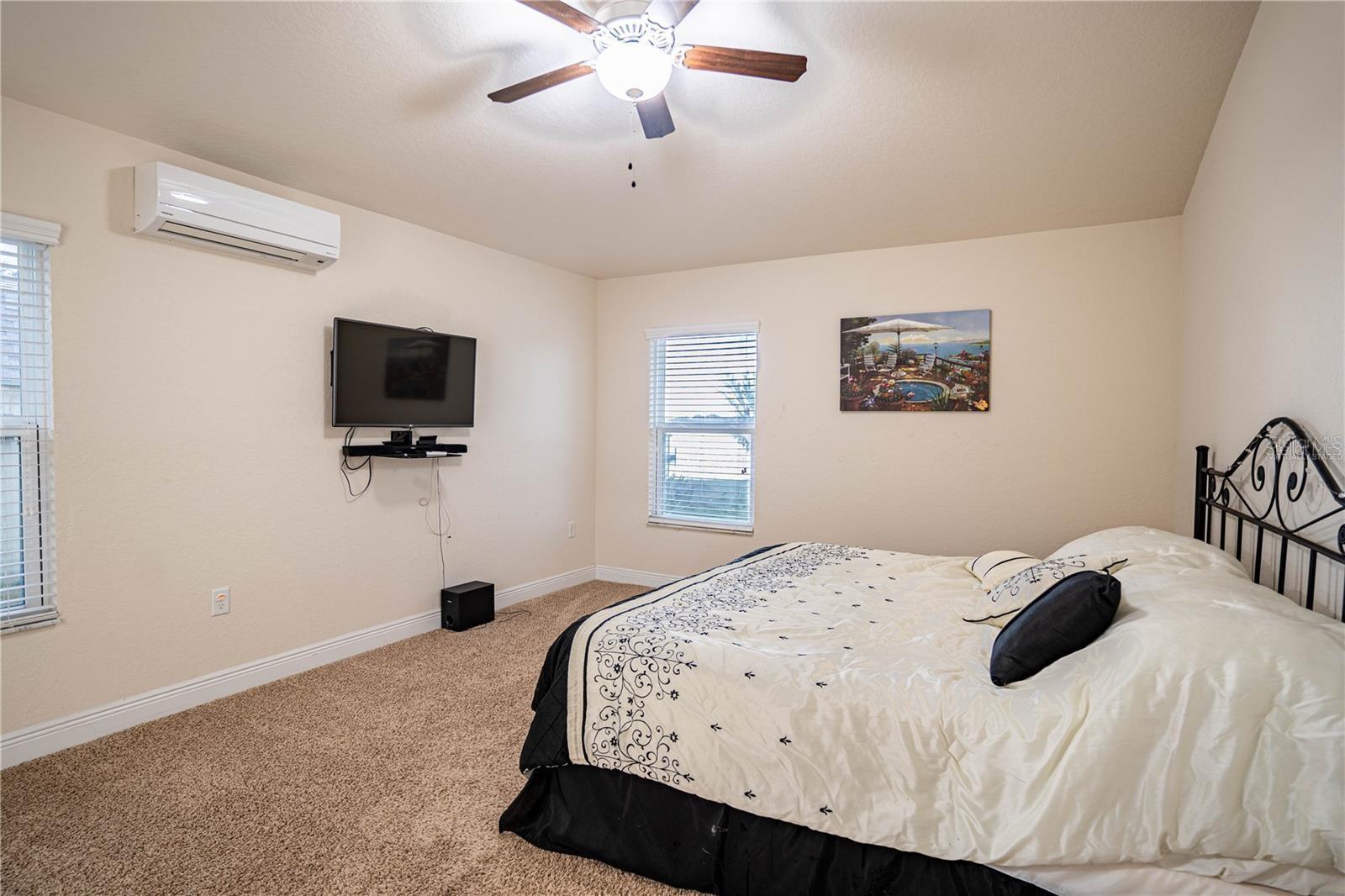 4023 ISLAND LAKES DR