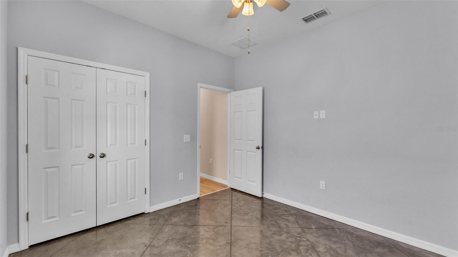 3173 WHISPERING TRAILS AVE