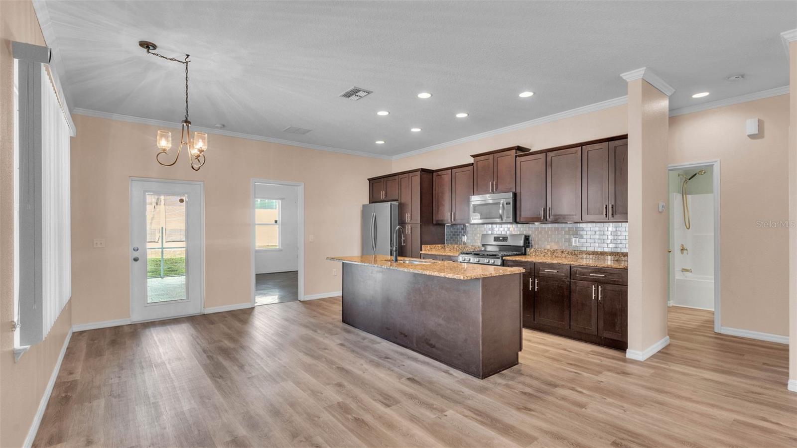 3173 WHISPERING TRAILS AVE