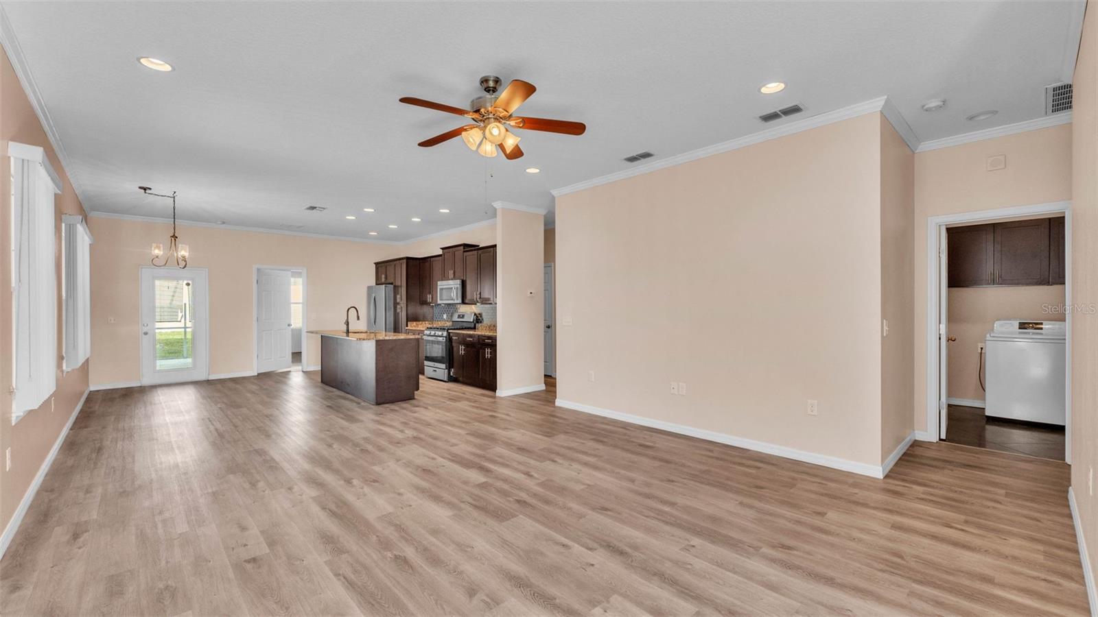 3173 WHISPERING TRAILS AVE