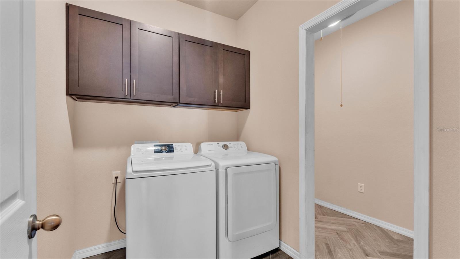 3173 WHISPERING TRAILS AVE