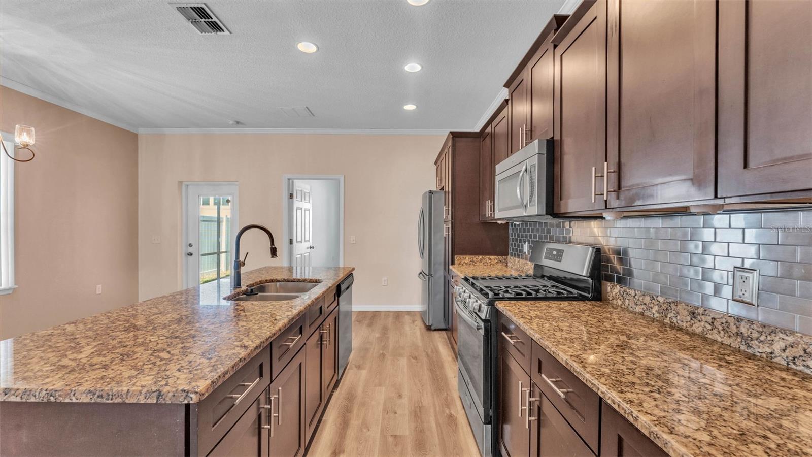 3173 WHISPERING TRAILS AVE