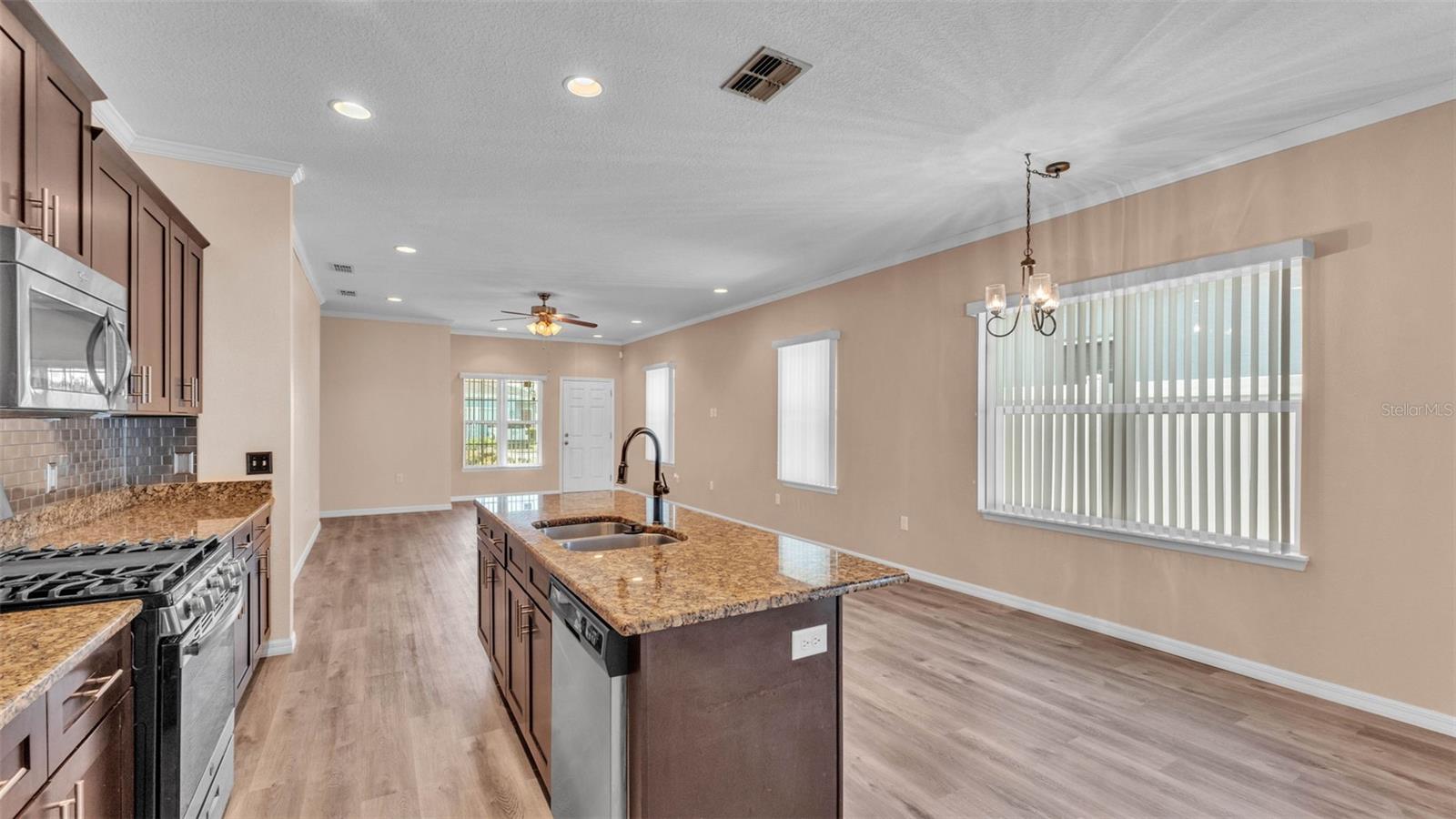 3173 WHISPERING TRAILS AVE