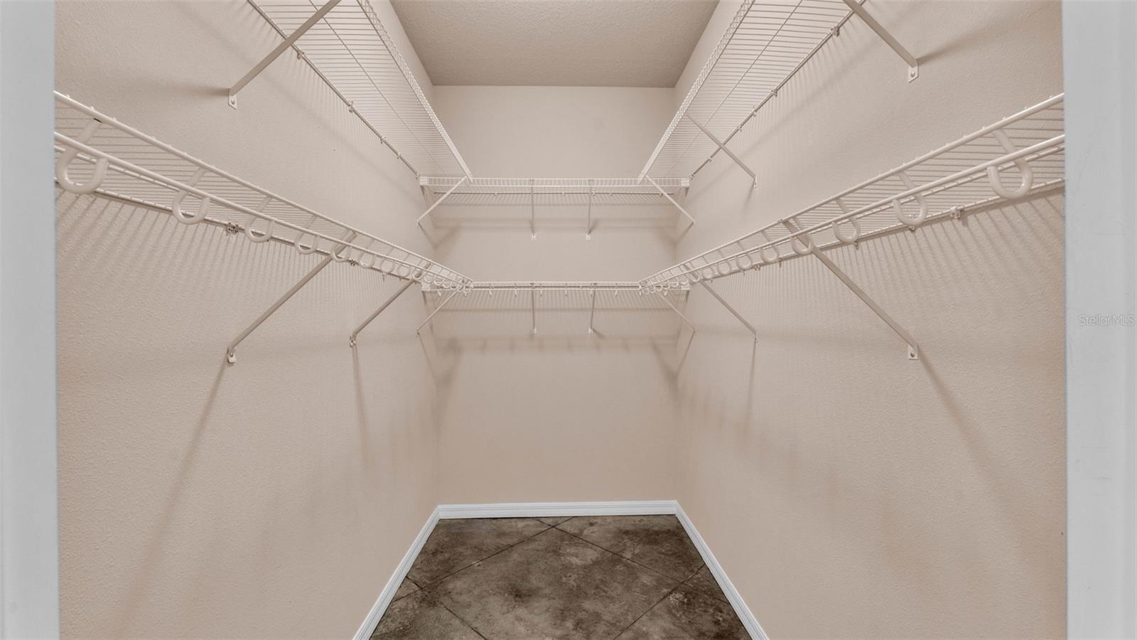 3173 WHISPERING TRAILS AVE