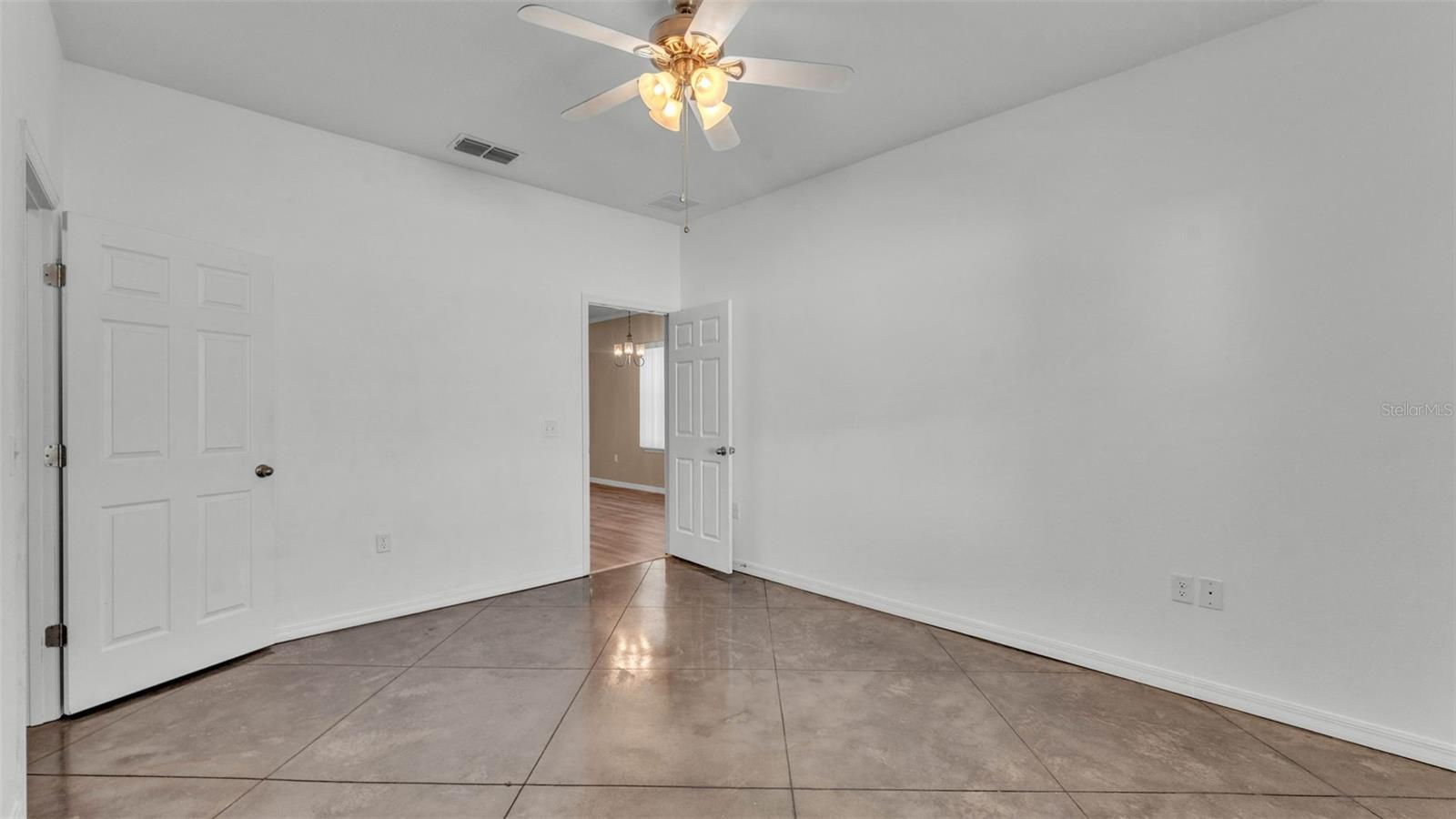 3173 WHISPERING TRAILS AVE