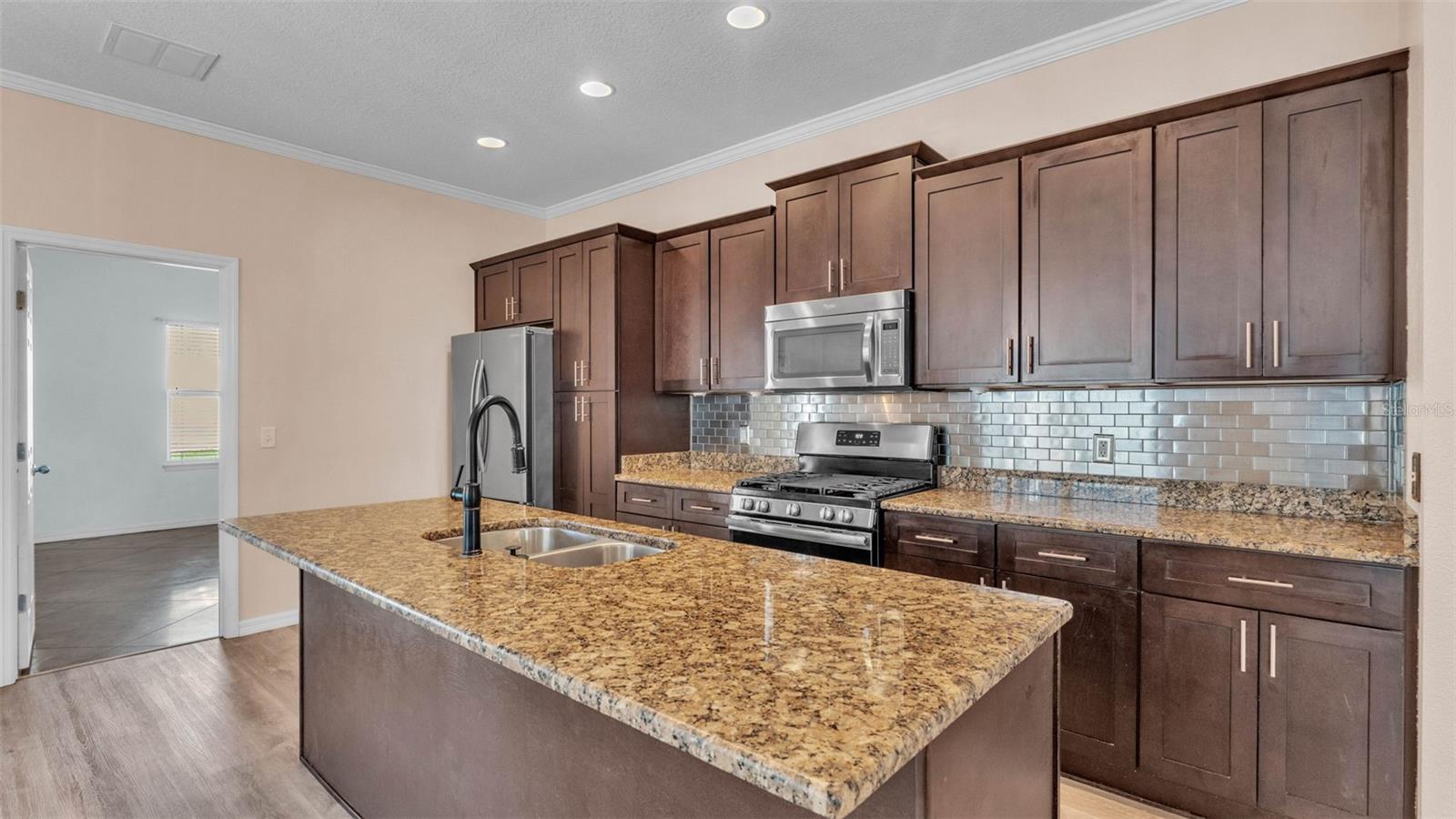 3173 WHISPERING TRAILS AVE