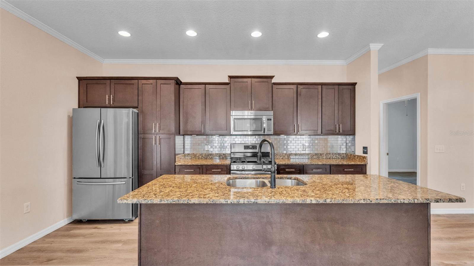 3173 WHISPERING TRAILS AVE