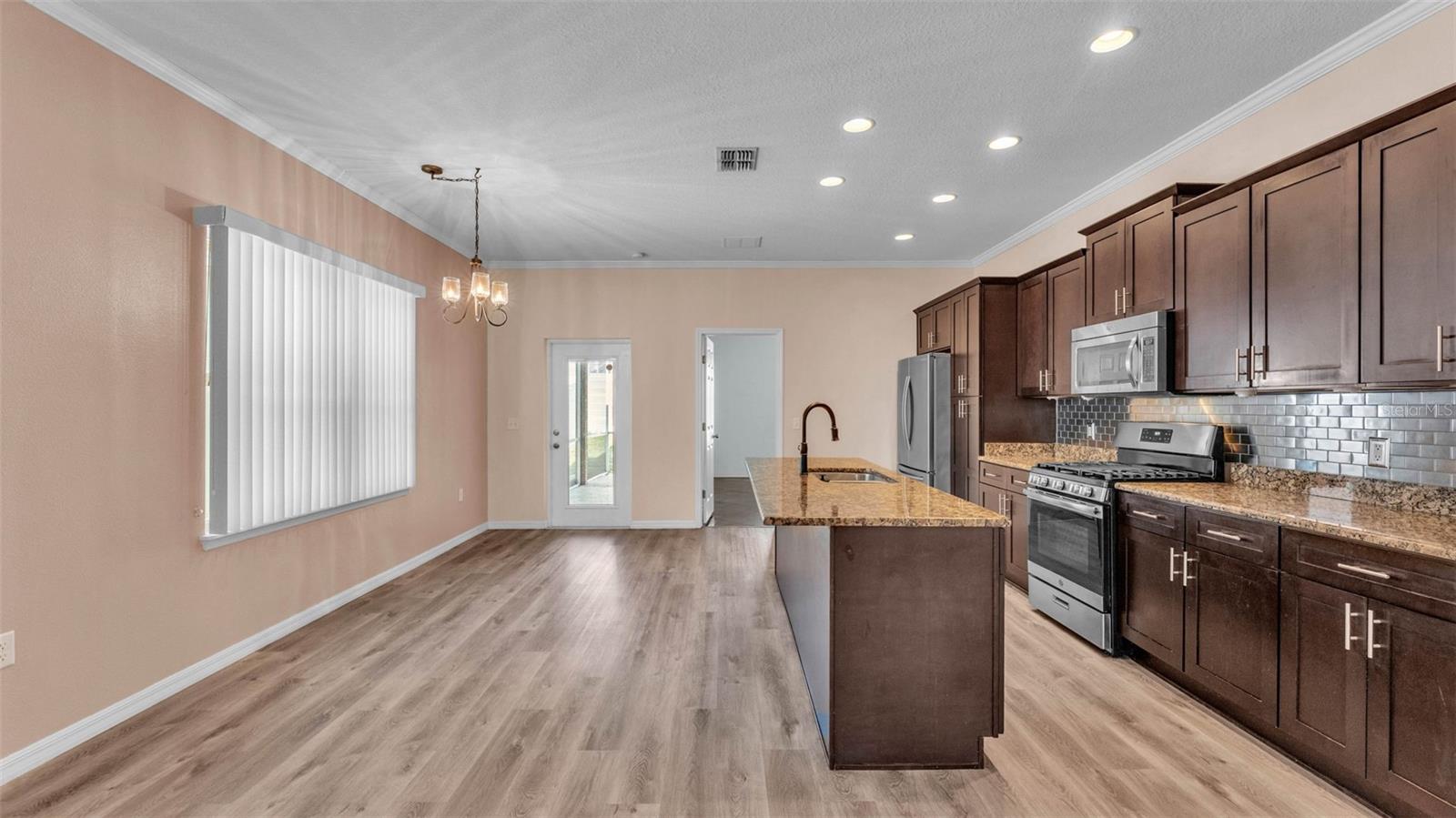 3173 WHISPERING TRAILS AVE