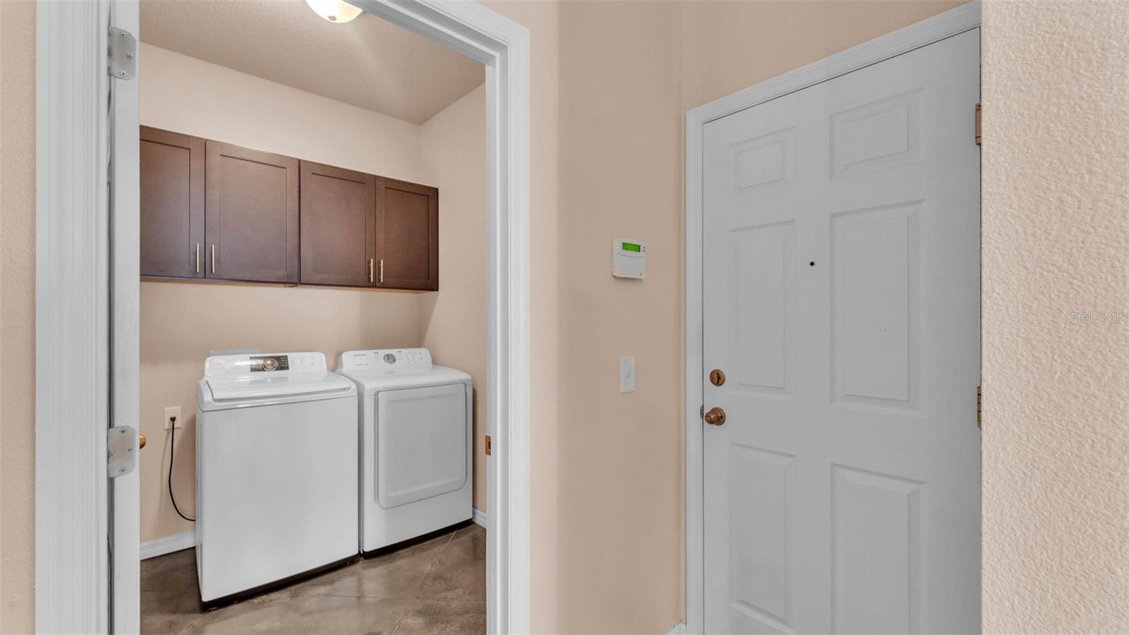 3173 WHISPERING TRAILS AVE