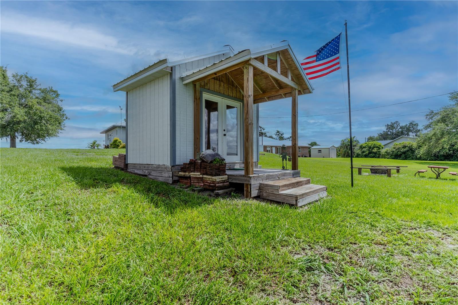 851 N LAKE REEDY BLVD