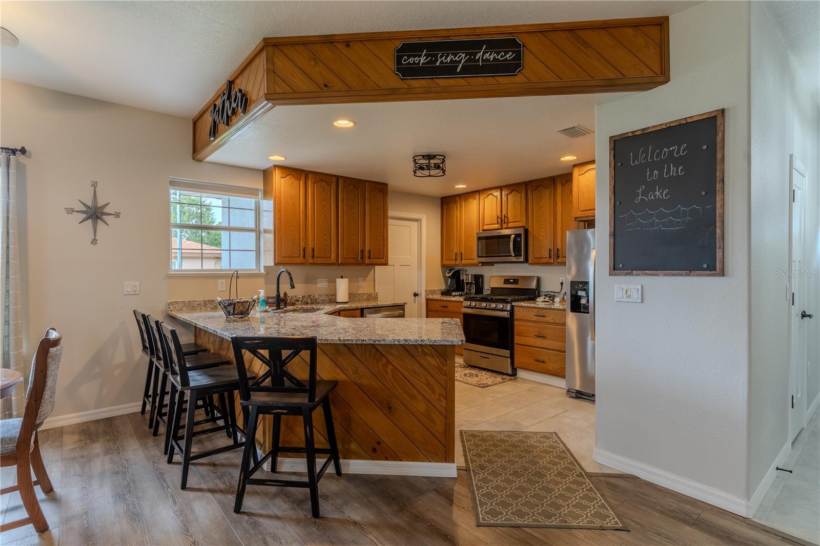 851 N LAKE REEDY BLVD