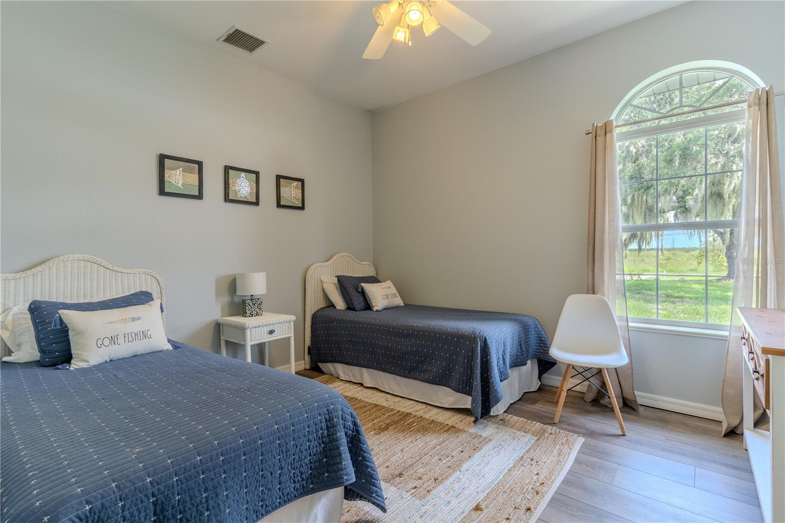 851 N LAKE REEDY BLVD