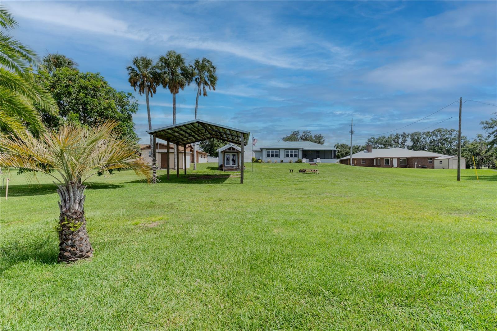 851 N LAKE REEDY BLVD