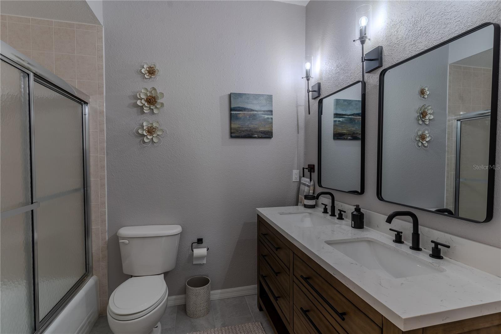 851 N LAKE REEDY BLVD