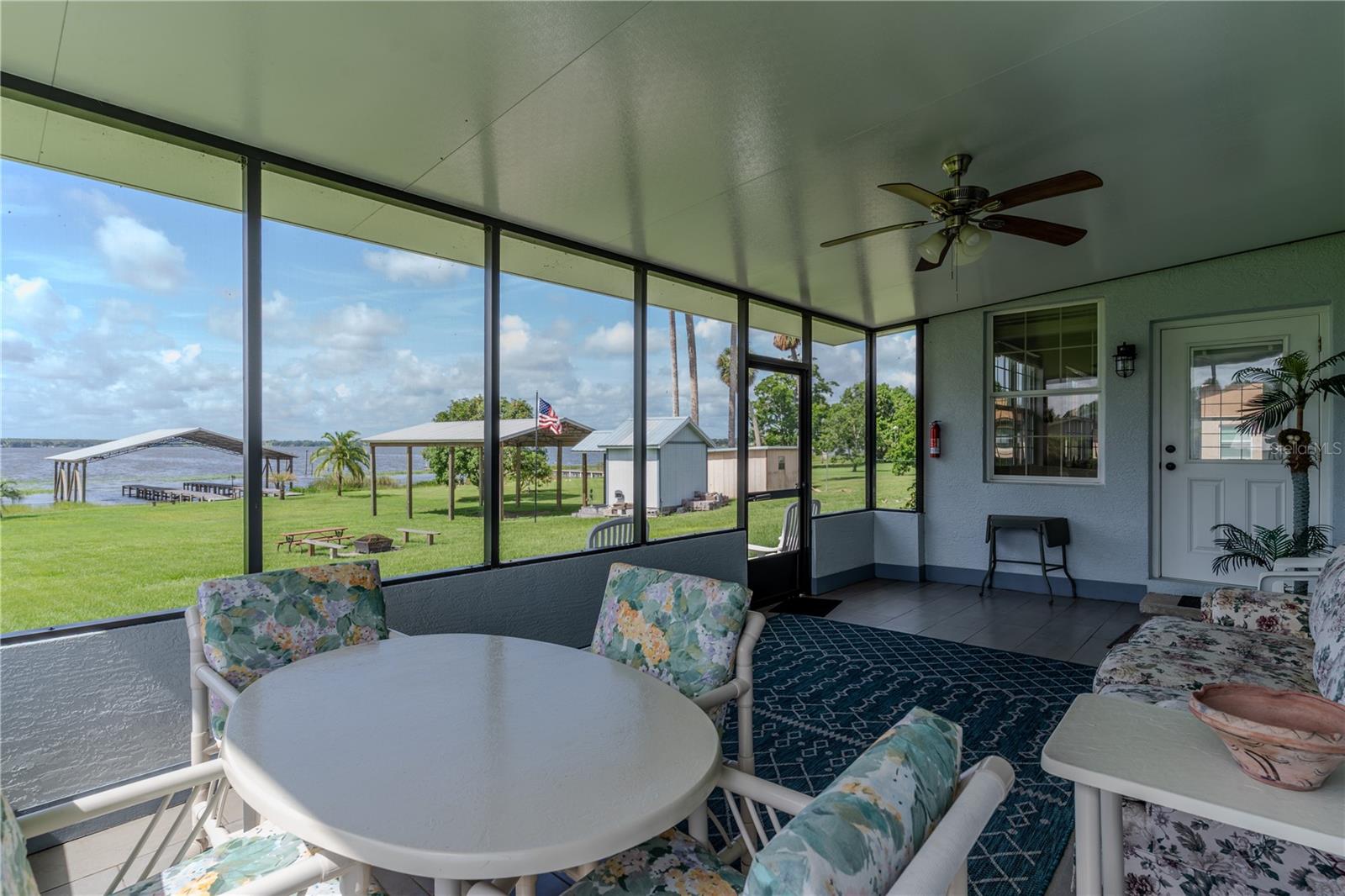 851 N LAKE REEDY BLVD