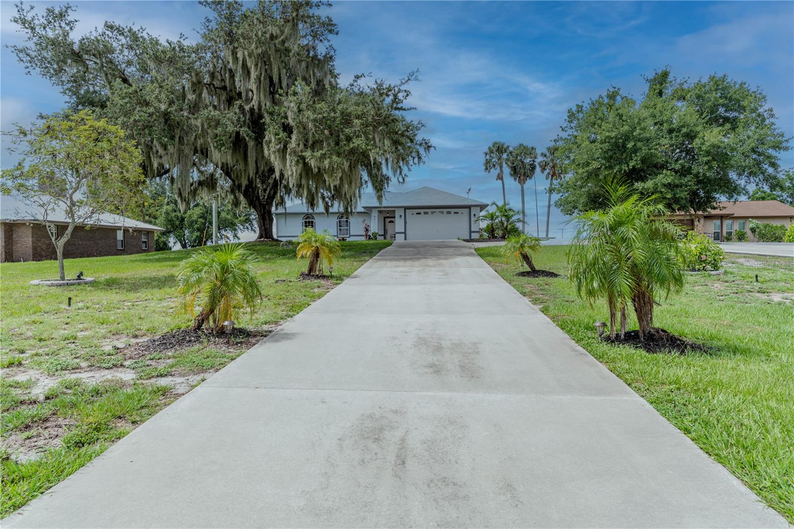 851 N LAKE REEDY BLVD