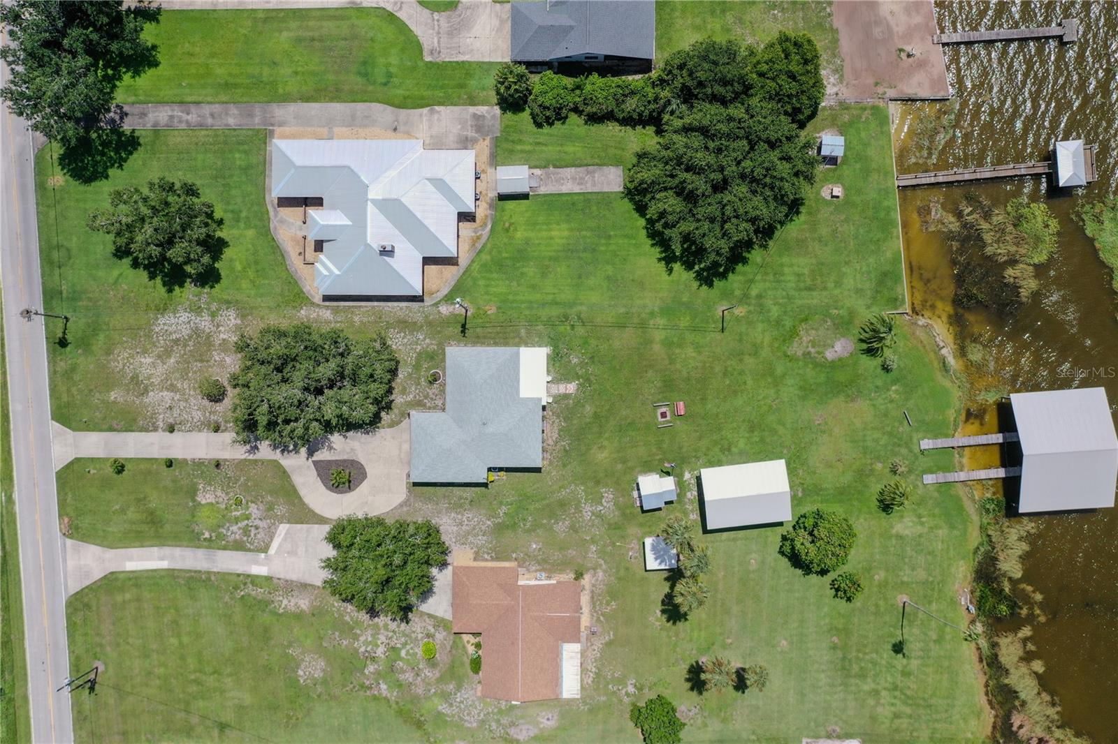 851 N LAKE REEDY BLVD