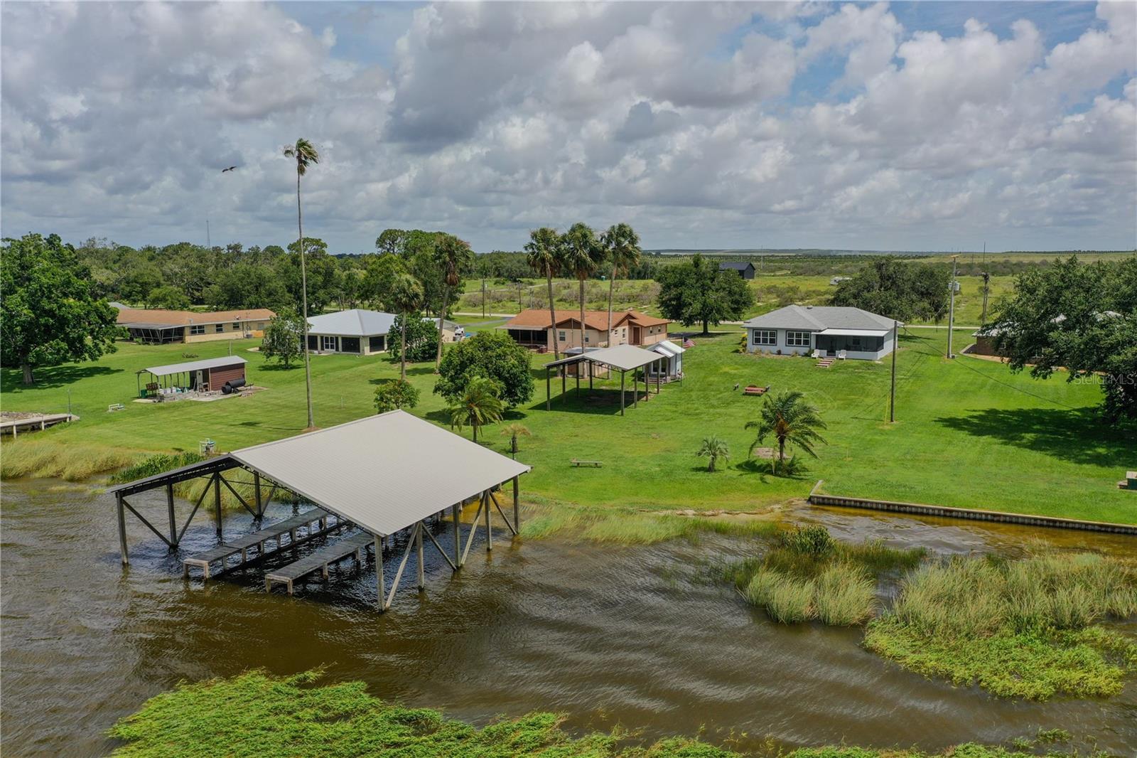 851 N LAKE REEDY BLVD