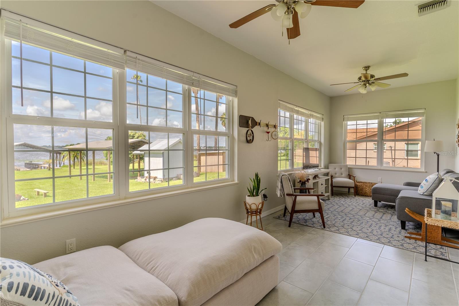 851 N LAKE REEDY BLVD