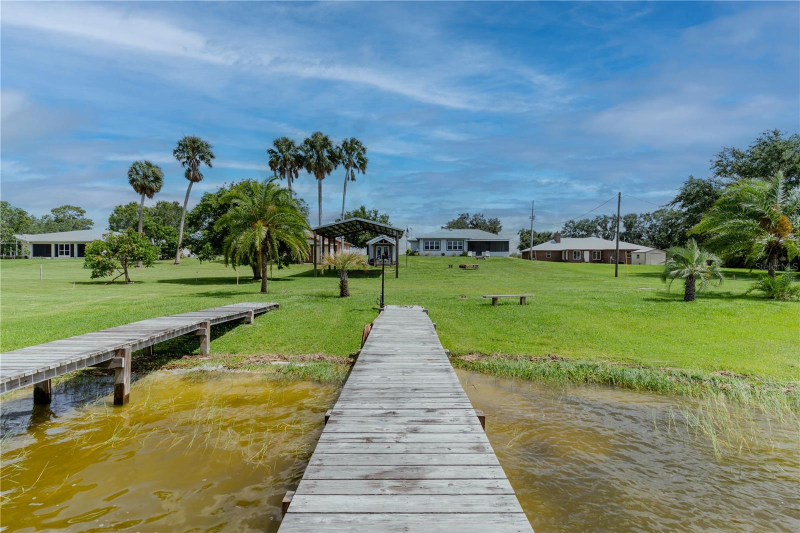 851 N LAKE REEDY BLVD