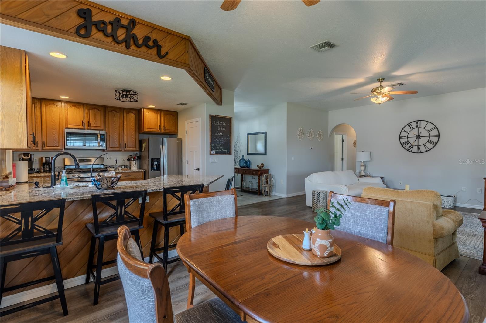 851 N LAKE REEDY BLVD