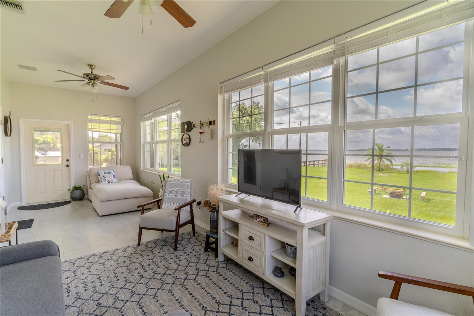 851 N LAKE REEDY BLVD