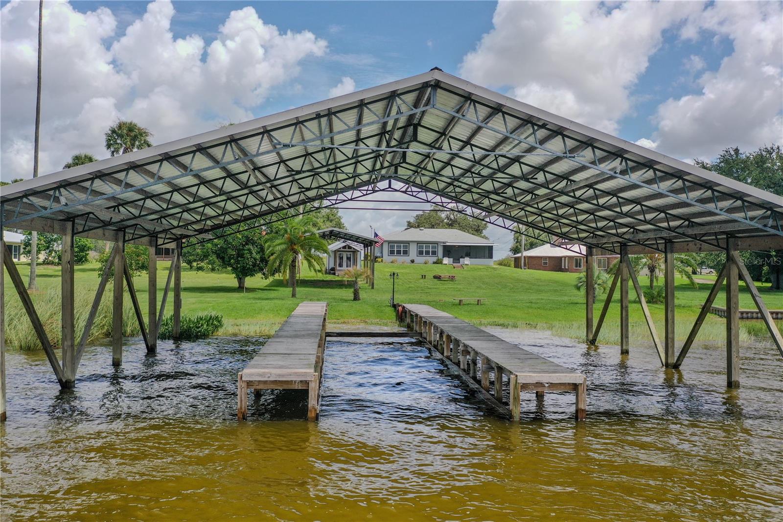 851 N LAKE REEDY BLVD