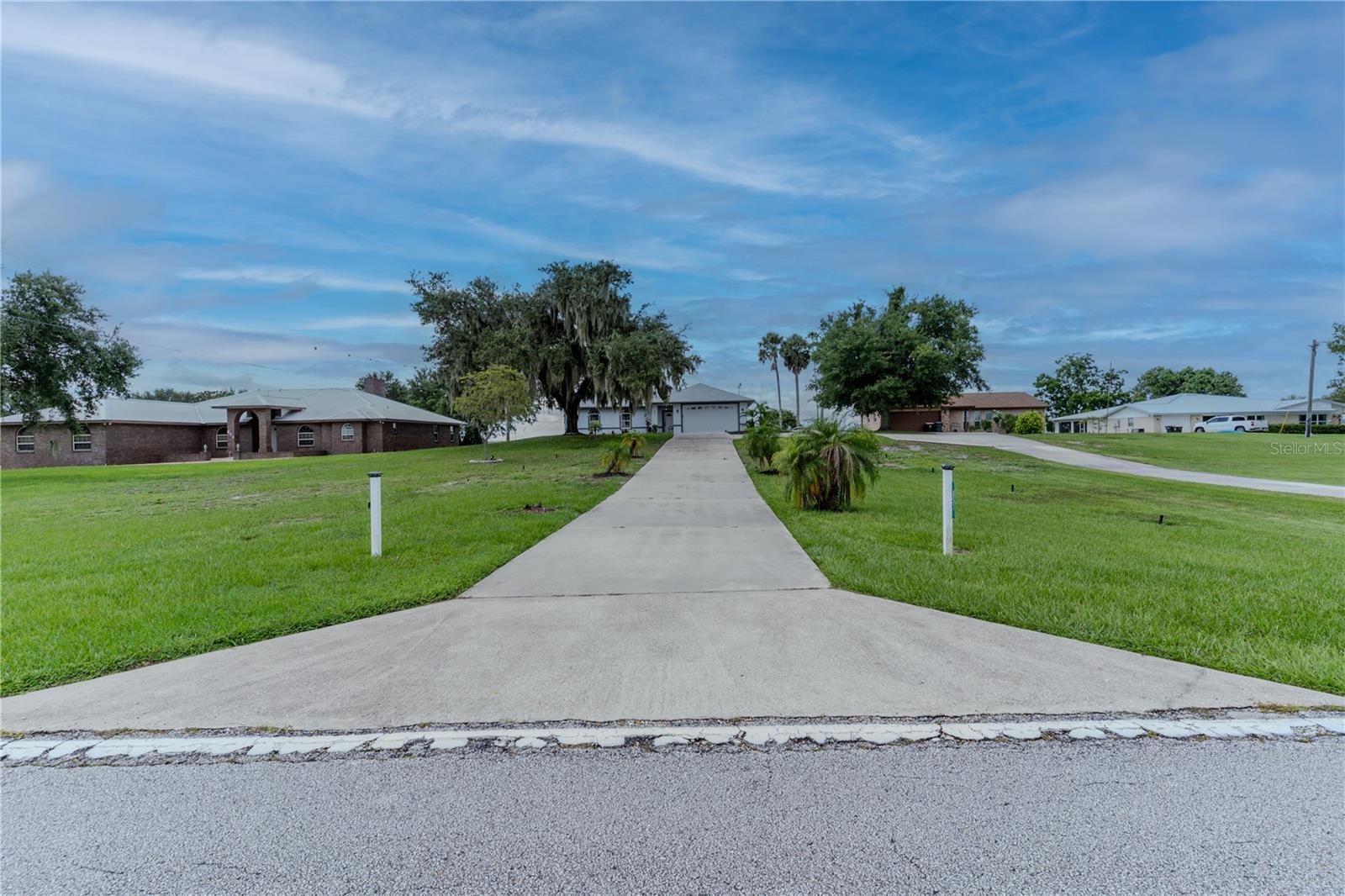 851 N LAKE REEDY BLVD