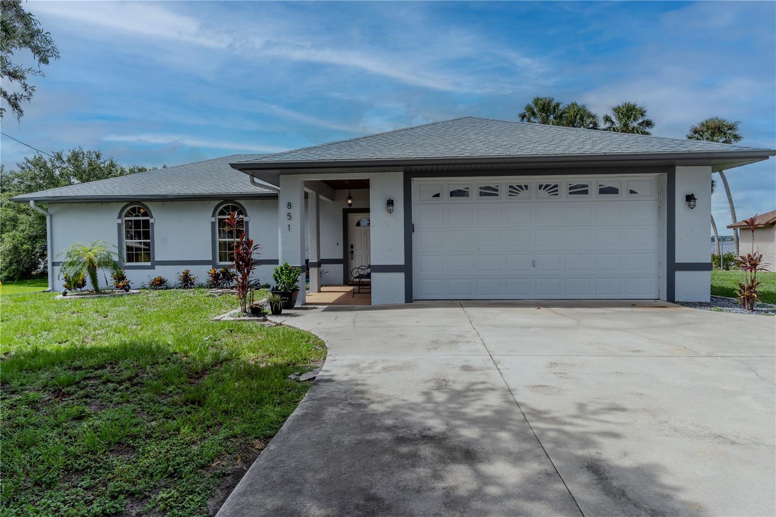 851 N LAKE REEDY BLVD